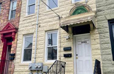 Cozy 2BR Brick Haven! Near light rail! 35m to NYC - Foto 2