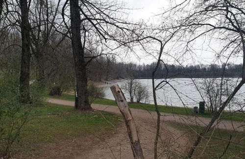 Bright by Trade Fair ICM 15 min direct to City Center 2-BedRoom full 2-BathRoom, free Parking, Balcony, Family and Business friendly - Foto 33