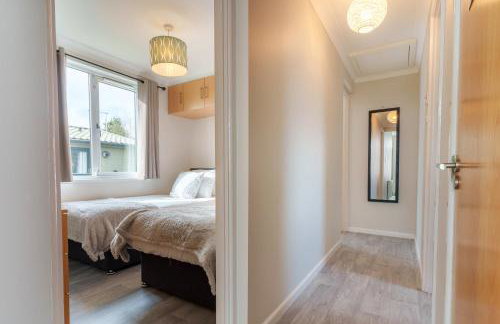 Dove Lodge - Peak District Cabin - Photo 7