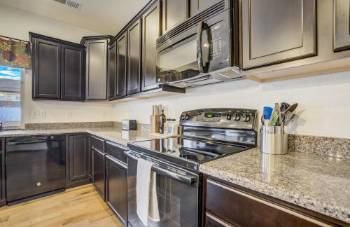 Spacious Family Getaway Near Downtown - Foto 14