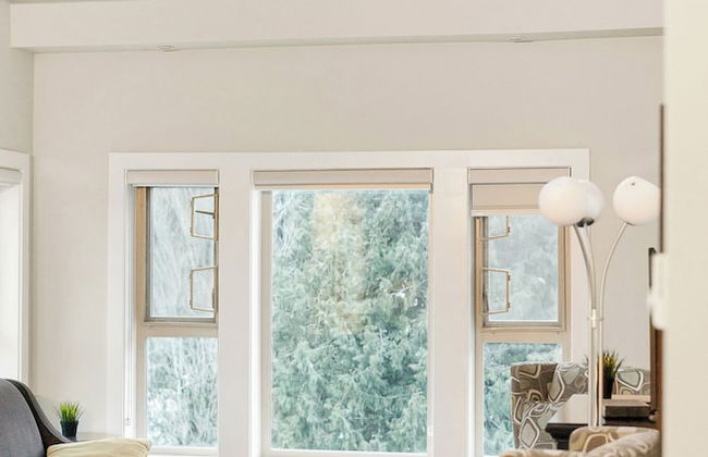 3BR Lakeside Penthouse Retreat - Photo 21