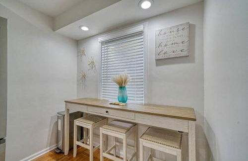 Beautiful Modern home with all year use HOT TUB, Pool table, Game room, & Propane fire pit!! - Foto 12