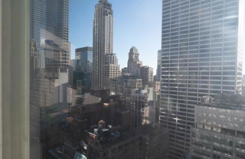 Lavish Two-Story Retreat in the Heart of Manhattan - Foto 24