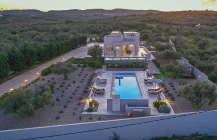 Nostra Terra Villa, 2-acre Secluded Nature Escape with Heated Pool, By ThinkVilla - Photo 33