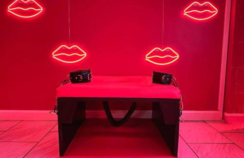 Red Chamber Hot Tub Couples Retreat - Foto 13