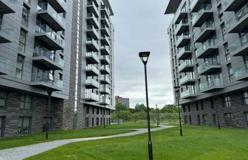 Penthouse height Flat, City View Balcony, Quiet, Free Wifi, Gym & More Minimalistic Home - Foto 32