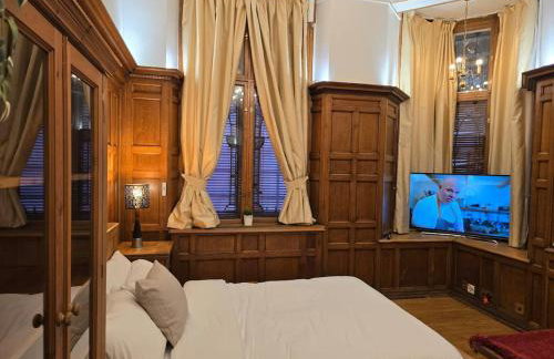 Traditional Victorian West End Apartment - Photo 11