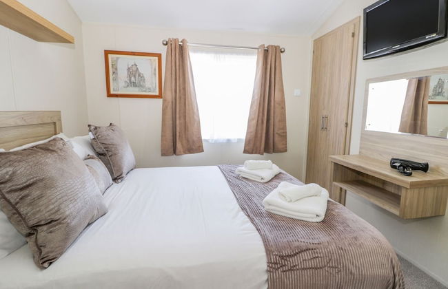 Superb Detached Lodge Located on Skipsea Sands - Photo 3