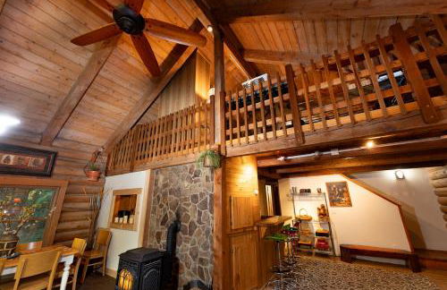 Private Forest Lodge Near Silverwood Theme Park - Sleeps 10 - Foto 3