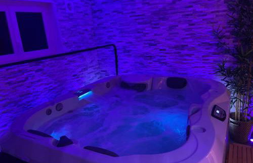 *Romance Jacuzzi* Appartement Spa pour les amoureux ou les solos - Foto 3