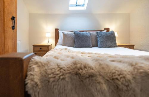 The Coach House - Beautiful Home in Cheltenham! - Photo 45