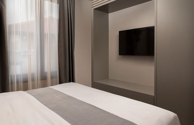 La Vista Suites - Photo 11