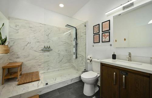 The Architect's Modern Castle - Photo 34