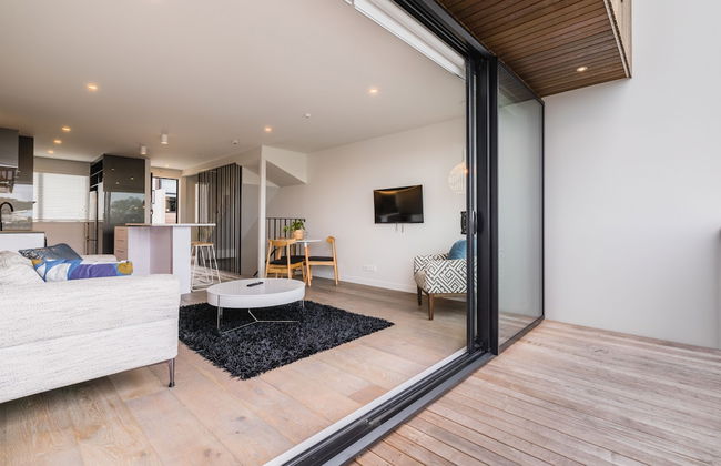 Spacious 3 Bedroom with Ensuite Bathroom - Photo 6