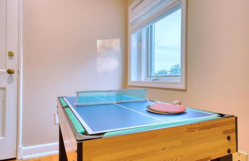 Patio Paradise Stylish 3BR Home with Gaming Room - Photo 26