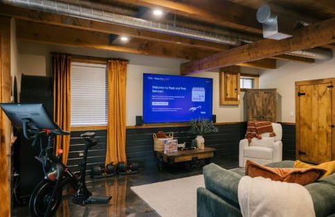 Family Retreat Sauna Hot Tub Games Peloton - Photo 35