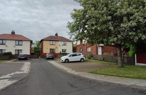 Adrian House, near Hospital, easy parking + garden - Foto 36