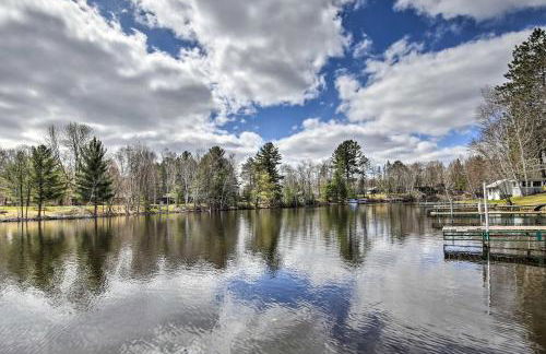 Lakeside Cabin with Fire Pit Near Pine Point Park! - Foto 33