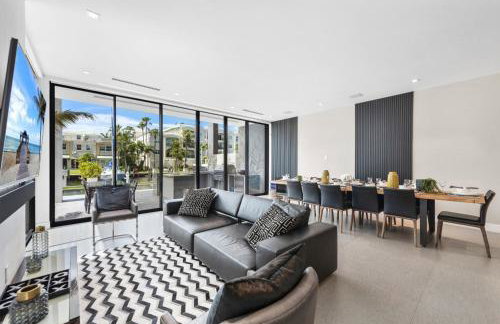 Three Story Waterfront Villa with Basketball and Mini Golf - Foto 9