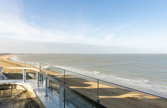 Stunning Penthouse With Free Parking and sea View - Foto 46