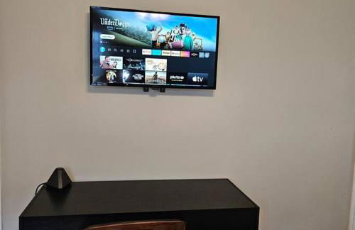 Chic Oasis: 3BR, 2BA, Private Deck - Foto 23