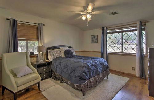 Spacious Lancaster Family Ranch - BBQ and Patio - Foto 24