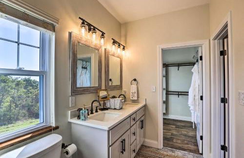 Chic Williamstown Retreat with Pool and Hot Tub! - Foto 13