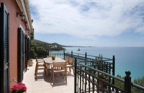 Avra Private Suites - Photo 52