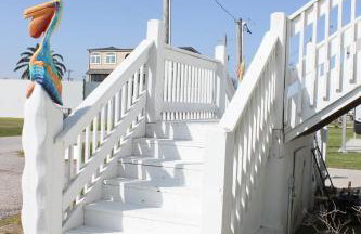 Beach Getaway at 2 Pelicans Walk to the Water - Foto 46