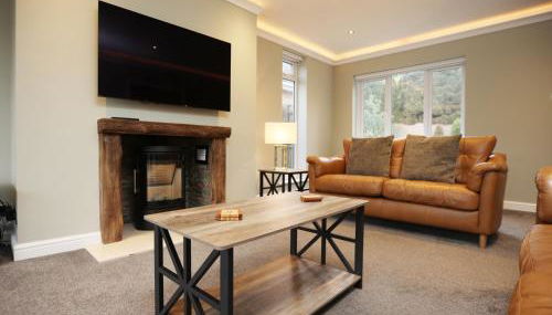 Is Y Coed Place By N And N Stays Ltd, Spacious 5 bedroom house in Wenvoe Cardiff, Perfect for Contractors, Corporate teams and Families Visiting the City, With Free Private Parking, Garden and WIFI - Foto 2