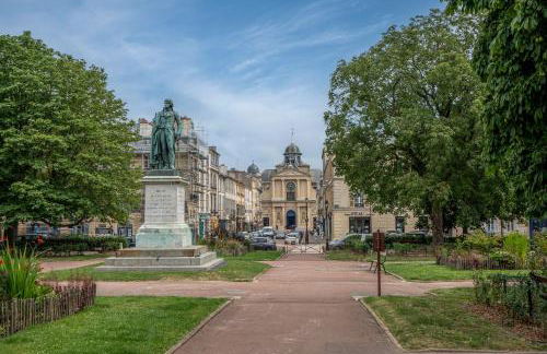 Le Versailles Soleil Classé 3 étoiles Charme & vue Chapelle Royale - Foto 27