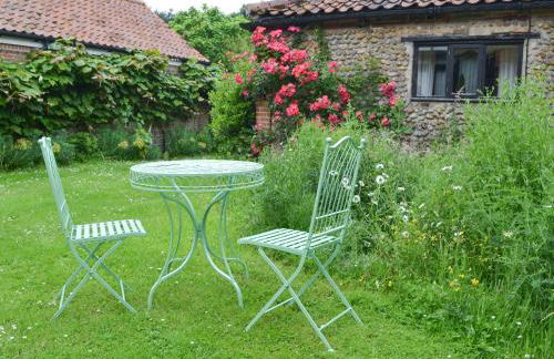 The Little House - Photo 2