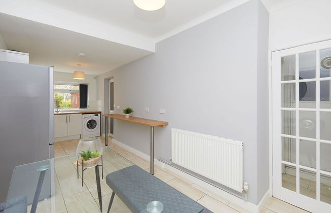 2 Bed Derby House- Parking - Rolls Royce - Foto 8