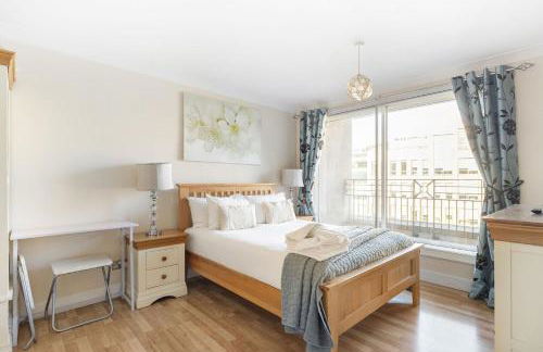 GuestReady - Relaxing Ensuite Room with Balcony - Foto 1