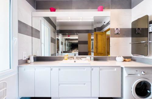 Exclusive Authentic Riviera Villa - Private Pool, Pétanque Court, Panoramic Mediterranean Sea & Estérel Mountain Views - Foto 8