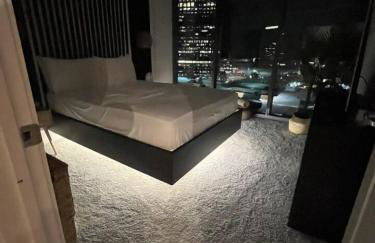 Buckhead High-Rise Retreat with Pool & Balcony - Foto 6