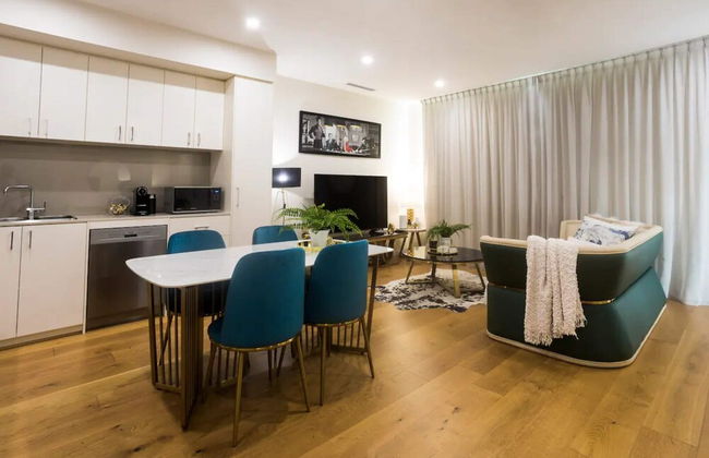 Brilliant 3 Month Corporate Rental With Balcony - Photo 19