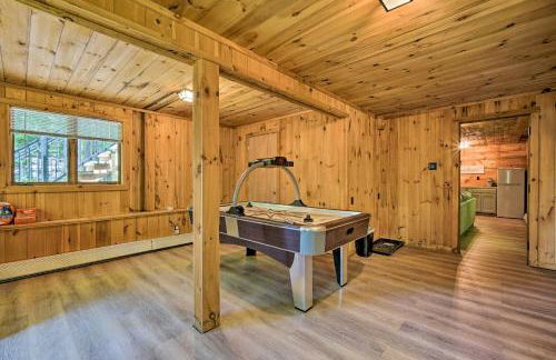 Wilmington Chalet with Hot Tub Less Than 8 Mi to Mount Snow! - Foto 8