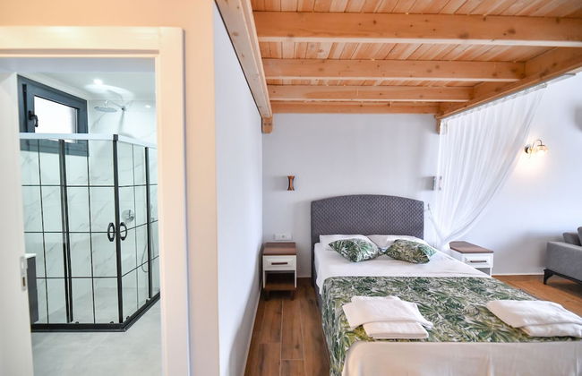 Red Moon Suites - Photo 6