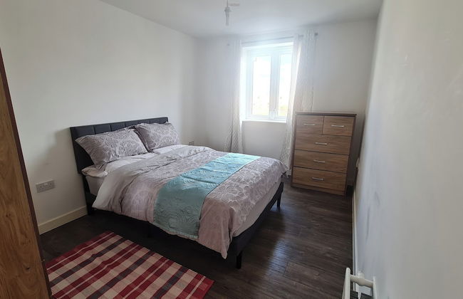 Barking 2 Bed Apt With Parking & Good Travel Links - Foto 2