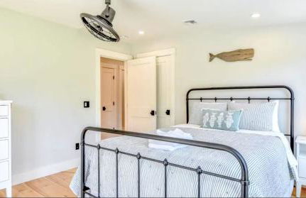 Renovated kitchen less than 2 miles to Beach! - Foto 15