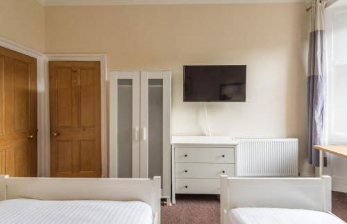 3 bed overlooking meadows park - Foto 32