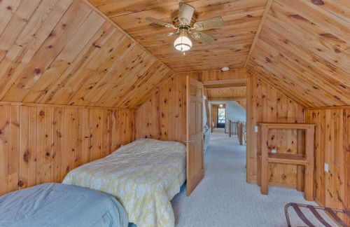 Custom Waterfront Lodge, 4 bed, 4 Bath, Sleeps 12! - Foto 33