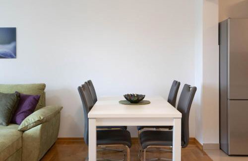 Bright 1BDR with Balcony & Parking - Photo 4