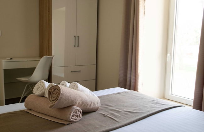 The Poolside Stone House in Bale - Foto 9