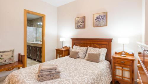 Keywise Perfect location next to María Zambrano STATION, central , beach ,pool and free Parking - Foto 3, towels