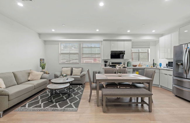 Not Affected by the Fire/modern Spacious Home With Parking & Fully Equipped Kitchen #3 - Foto 59