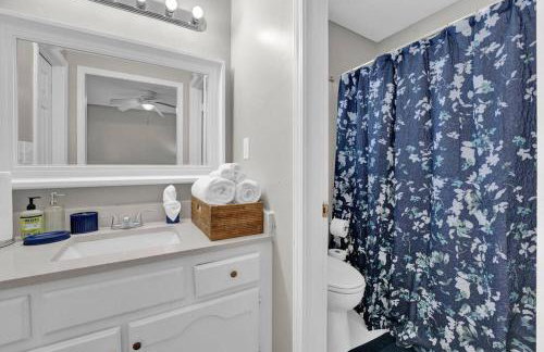 Glamorous 3BR 2BA house w/ large fenced backyard - Foto 19