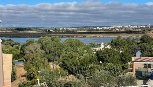 Spacious Villa. Large Rooftop. 4 Bedroom Sleeps 8 - Foto 1