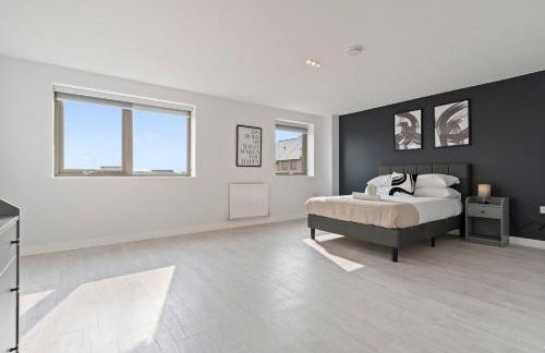 Exquisite 7 Bedroom 5 Bathroom House - Over 1900 sqft - Close to City Centre with Free Parking, Fast W-Fi and SmartTVs by Yoko Property - Foto 2